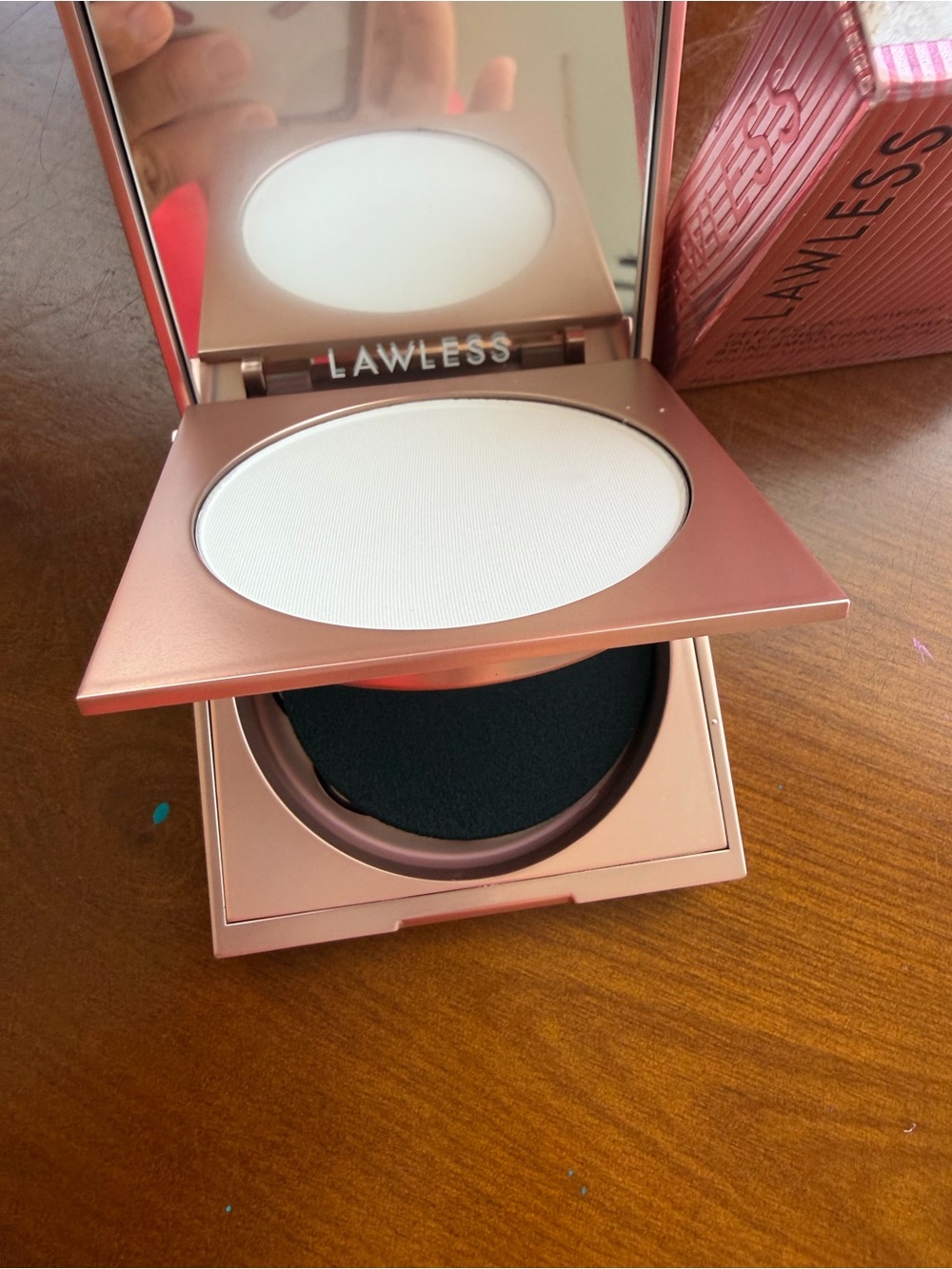 LAWLESS Translucent Setting Powder in Pink Rose Compact - Picture 2 of 8
